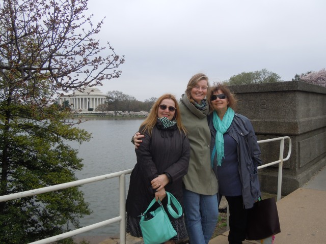 Here they are, the widely traveled bloggers: Kelly, Alys, and Pauline, almost at their destination!